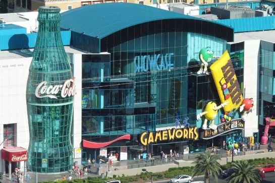 可口可樂精品店及M&M's朱古力精品店