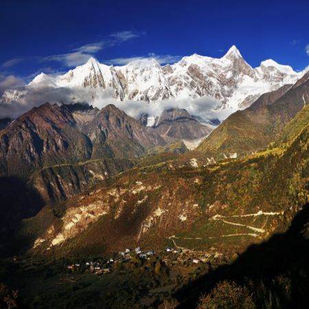 【5鑽】【香港直飛拉薩(經停成都）】冬遊西藏(林芝、拉薩、山南)深度8天之旅，林芝(雅魯藏布江大峽谷、遠眺南迦巴瓦峰、巴松措)、拉薩(布達拉宮、體驗做一天藏族人)、山南(桑耶寺、雍布拉康)