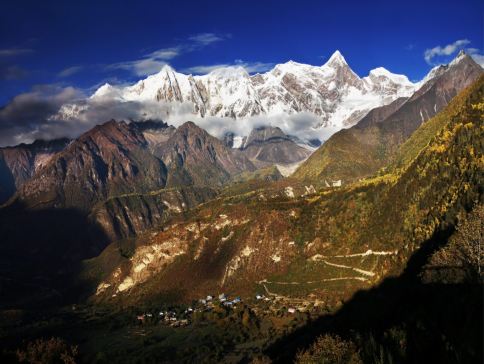 【5鑽】【香港直飛拉薩(經停成都）】冬遊西藏(林芝、拉薩、山南)深度8天之旅，林芝(雅魯藏布江大峽谷、遠眺南迦巴瓦峰、巴松措)、拉薩(布達拉宮、體驗做一天藏族人)、山南(桑耶寺、雍布拉康)