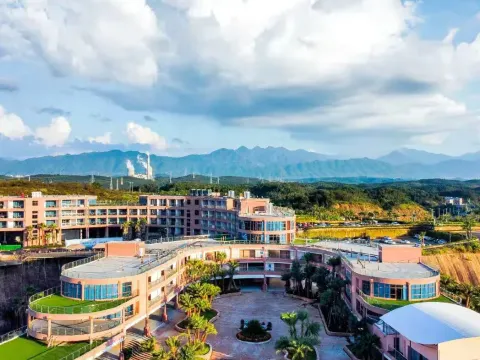 高椅嶺丹霞秘境酒店