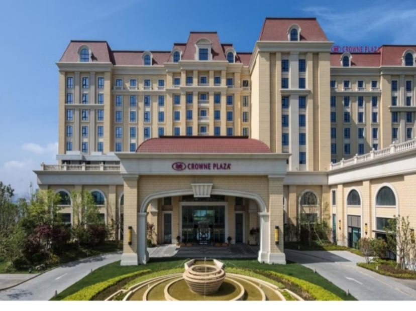 青島東方影都皇冠假日酒店