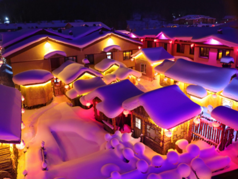 【長春直飛】 童話雪世界~雪鄉、長白山(北坡、溫泉)、吉林霧淞長廊、馬拉爬犁穿越白樺林、雪地摩托車登頂觀霧淞、冰雪十里畫廊雪松奇觀、長春冰雪新天地、伏爾加莊園、冰雪大世界 ８天純玩之旅