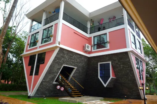 UpsideDownHouses