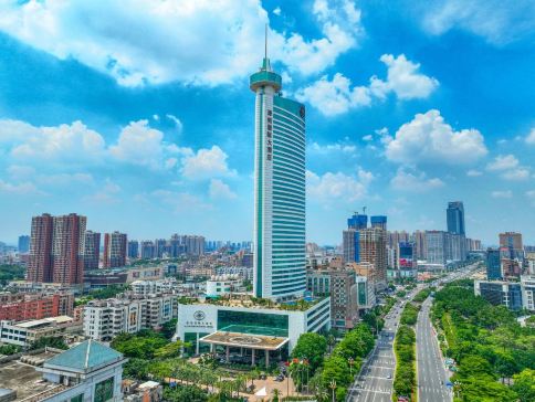 《保證出發》東莞厚街國際大酒店(約600呎豪華濕蒸客房)(每房包1小時水療)【豐富海鮮自助晚餐】「清平古墟影視文化園」「東莞記憶」「粵暉園」東莞純玩2天團