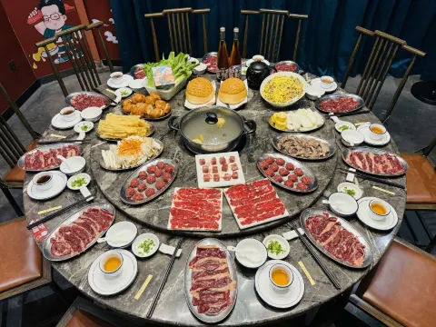 五洞牛肉（任吃鮮切嫩肉+任吃香口肥牛）火鍋