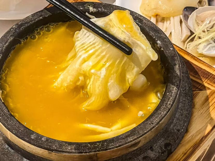 堂做金湯石鍋翅(位上)(足三両翅)