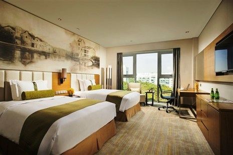 廣州保利假日酒店