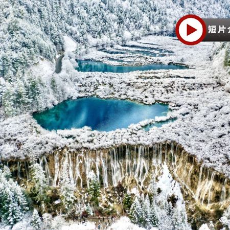 《九寨溝‧峨眉山》四川皇牌 8天深度之旅 九寨溝(童話世界)、牟尼溝(鈣化疊瀑)、峨眉山(金頂)、樂山大佛(遊船)、成都大熊貓繁育研究基地、東方佛都、漫遊成都繁華景象 (太古里、春熙路、寬窄巷子)