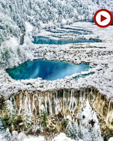《九寨溝‧峨眉山》四川皇牌 8天深度之旅 九寨溝(童話世界)、黃龍、峨眉山(金頂)、樂山大佛(遊船)、成都大熊貓繁育研究基地、東方佛都、漫遊成都繁華景象(太古里)