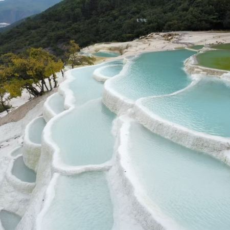 【4鑽】雲南三大雪山秘景 8天純玩高鐵之旅  玉龍雪山、白馬雪山、眺望日照金山~梅里雪山、民族服裝漫遊麗江古城、虎跳峽、香格里拉迎賓白塔、納帕海草原、東竹林寺、尼西土陶村、金沙江大拐灣、松贊林寺