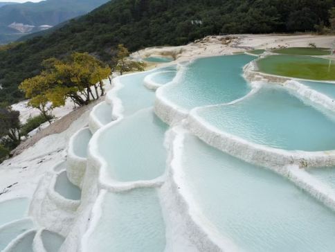 【4鑽】雲南三大雪山秘景 8天純玩高鐵之旅  玉龍雪山、白馬雪山、眺望日照金山~梅里雪山、民族服裝漫遊麗江古城、虎跳峽、香格里拉迎賓白塔、納帕海草原、東竹林寺、尼西土陶村、金沙江大拐灣、松贊林寺