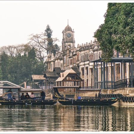 《兩大主題樂園+新派美饌》赤坎古鎮旅遊度假區+佛山宋城•廣東千古情連續2晚保證入住國際品牌~Crowne Plaza 江門保利皇冠假日酒店 【白玉藏珍豬肚包魚翅+過橋東升斑(位上)】江門佛山純玩3天團