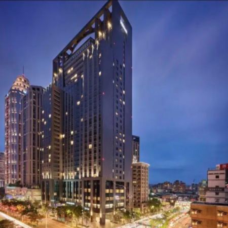 台北 5星 新板希爾頓Hilton/新北板橋凱撒Caesar Park) 酒店每天包早餐 來回桃園機場專車  5天Smart Go潮遊團 
