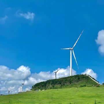 涼都避暑‧黔景如畫爽遊貴州清涼秘境5天純玩高鐵團  烏蒙大草原、夜遊黃果樹大瀑布、織金洞、格凸河風景名勝區、水城古鎮、貴州三線建設博物館、甲秀樓夜景、農場採摘水果