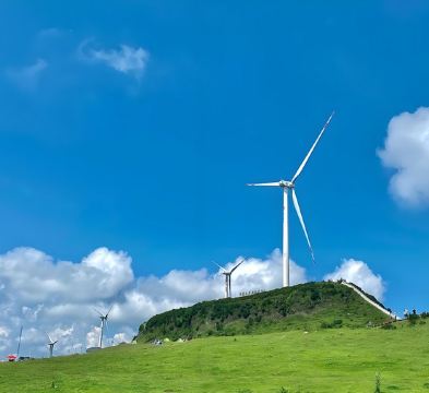 涼都避暑‧黔景如畫爽遊貴州清涼秘境5天純玩高鐵團  烏蒙大草原、夜遊黃果樹大瀑布、織金洞、格凸河風景名勝區、水城古鎮、貴州三線建設博物館、甲秀樓夜景、農場採摘水果