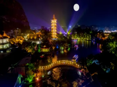 月滿中秋🥮~桂林、龍脊4天純玩高鐵團 永安豪華包船夜遊四湖賞月、桂花公社(DIY製作月餅及桂花糕)、龍脊梯田、堯山景區、劉三姐大觀園、穿山、塔山公園、瀑上酒店下午茶《限定出發:9月24日》 月滿中秋🥮~桂林、龍脊4天純玩高鐵團 永安豪華包船夜遊四湖賞月、桂花公社(DIY製作月餅及桂花糕)、龍脊梯田、堯山景區、劉三姐大觀園、穿山、塔山公園、瀑上酒店下午茶《限定出發:9月24日》