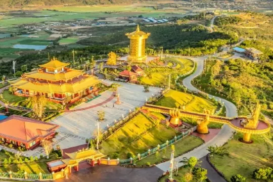 Samten Hills桑藤山