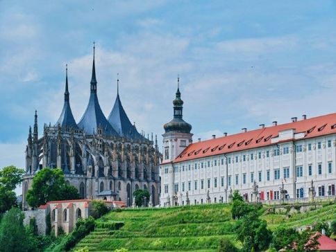 【4鑽】東歐 迷人美景風光10天團  匈牙利(布達佩斯、漁人堡)、斯洛伐克(布拉提斯娜)、奧地利(維也納、薩爾斯堡、哈爾施塔特、米拉貝拉花園)、捷克(布拉格、布拉格古堡、天文鐘、人骨教堂)