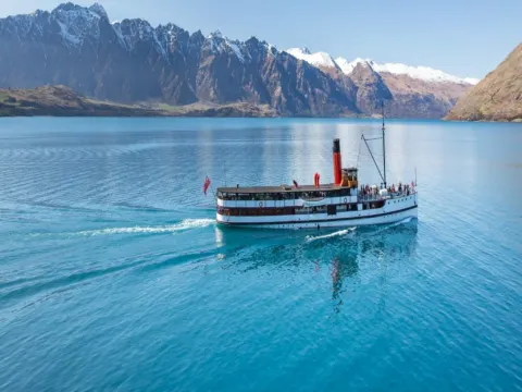 厄恩斯勞號百年蒸汽船