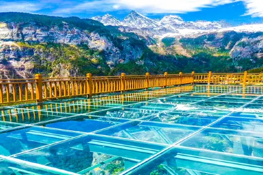 回音壁高空玻璃棧道