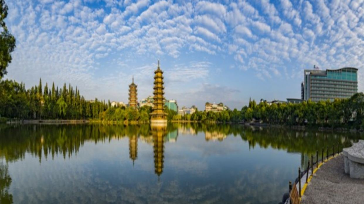 乘船漫遊一江四湖