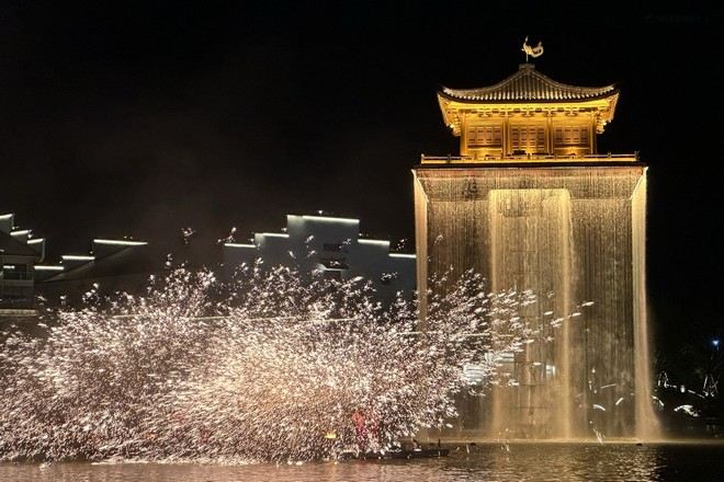 婺女洲觀看非遺技藝打鐵花