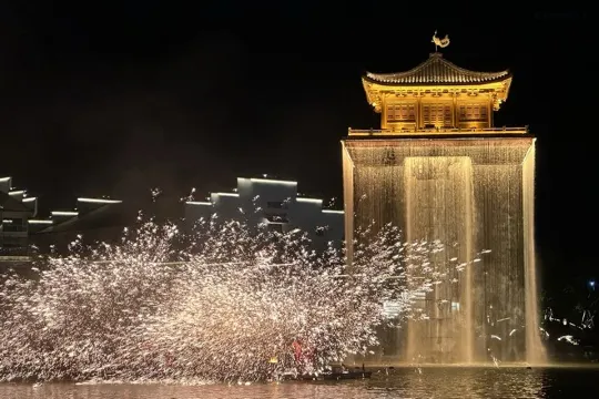 婺女洲觀看非遺技藝打鐵花