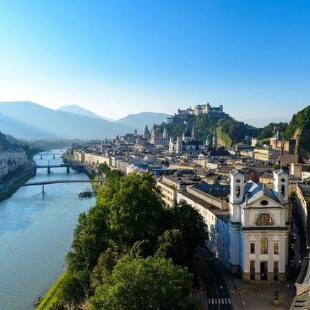 東歐 迷人美景風光8天團  奧地利(維也納、薩爾斯堡、哈爾施塔特、米拉貝拉花園)、捷克(布拉格、布拉格古堡、天文鐘、聖維特教堂)