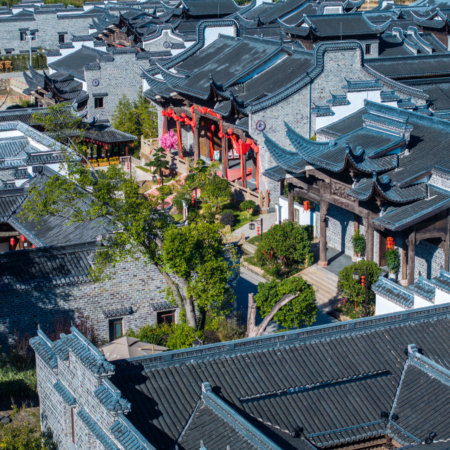 《雙城記~閩粵客家風情》嶺南首邑~佗城古鎮、武平中山百家大院保證入住興寧玖崇湖鳳頤溫泉酒店(私家泡池房)+梅州金葉戴斯溫德姆酒店+武平百家大院雅途酒店 【一人一鍋潮汕新鮮牛肉火鍋】梅州美景純玩4天團