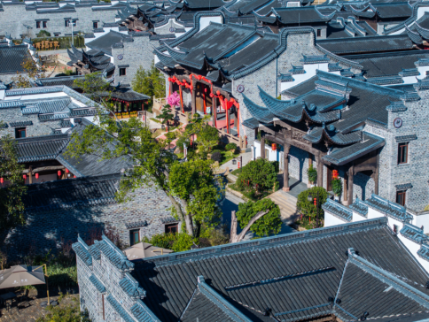 《雙城記~閩粵客家風情》嶺南首邑~佗城古鎮、武平中山百家大院保證入住興寧玖崇湖鳳頤溫泉酒店(私家泡池房)+梅州金葉戴斯溫德姆酒店+武平百家大院雅途酒店 【一人一鍋潮汕新鮮牛肉火鍋】梅州美景純玩4天團