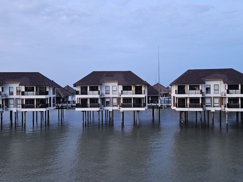 Avani Sepang Goldcoast Resort 水中高腳屋