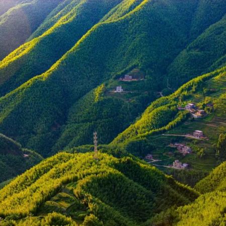 《世外桃源~馬安竹海+廣東鳳凰古城~山水雙合》保證入住2025年6月新開業國際品牌~茂名信宜希爾頓花園酒店+陽春DS溫泉度假酒店(私家溫泉泡池露台客房)雲浮美景純玩3天團
