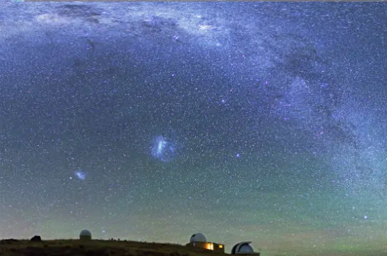 約翰山天文台上的銀河弧