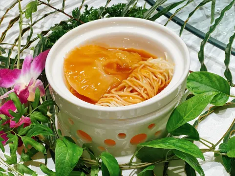 紅燒金鉤翅(位上)(保證每位2兩翅)+正宗紅燒石岐乳鴿(每位半隻)