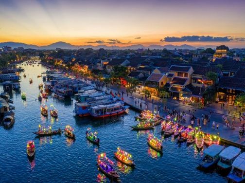 河內+下龍灣+順化+峴港+會安+胡志明8天觀光之旅《選乘越南航空往河內、胡志明返‧增乘雙程內陸機‧順序暢遊》 河內+下龍灣+順化+峴港+會安+胡志明8天觀光之旅《選乘越南航空往河內、胡志明返‧增乘雙程內陸機‧順序暢遊》