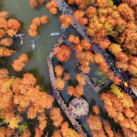 【5鑽】黃山之巔‧江南韻 (杭州、黃山、宏村、千島湖)6天團 《世界自然與文化雙遺產》黃山、青山湖水上森林~千畝杉樹林、《世界自然遺產》西湖風景區、千島湖(登上3個島+飲咖啡賞夕陽)、徽州古城、宏村