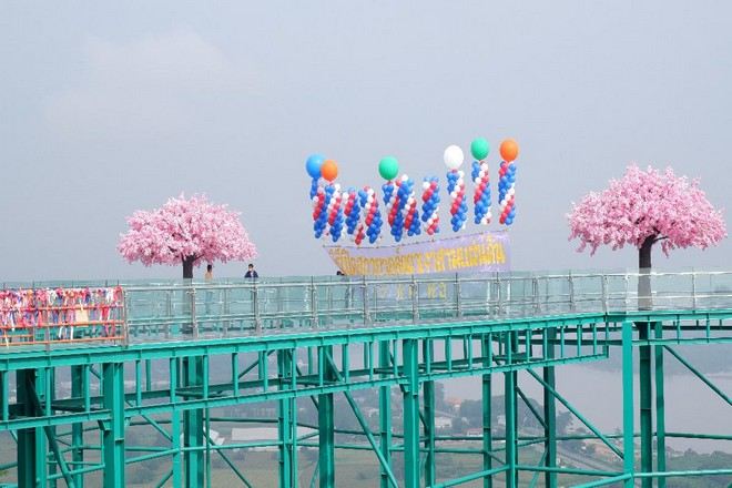 金三角天空玻璃步道