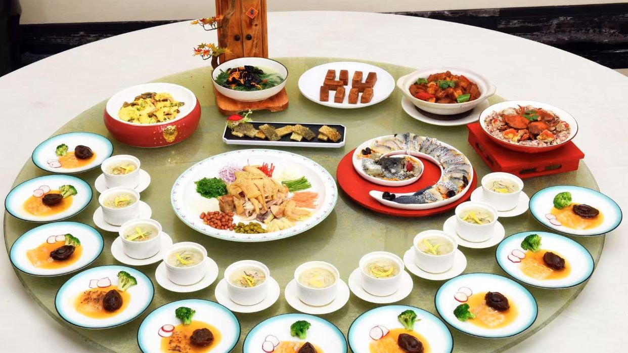 滿漢全席名菜之古法龍鱗昆侖鮑甫宴(位上)