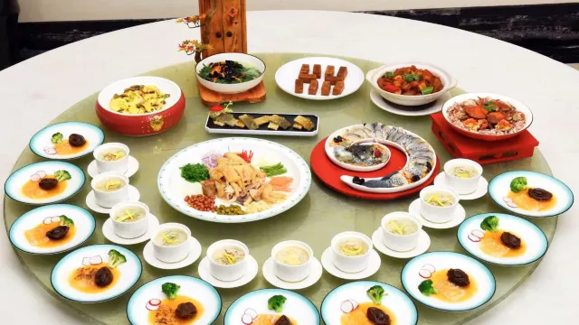 滿漢全席名菜之古法龍鱗昆侖鮑甫宴(位上)