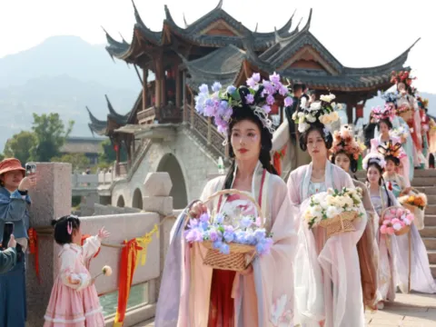 閩越水鎮花朝節