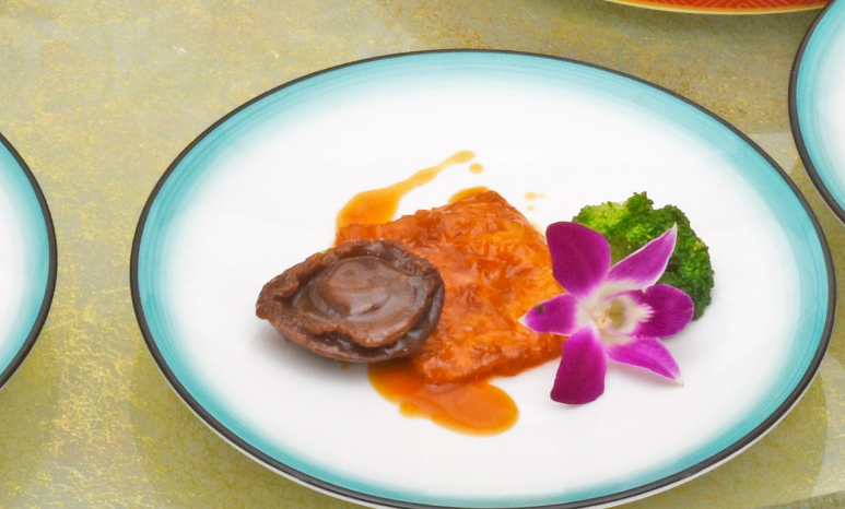 永安獨家尊享~鮑魚珍饈六韻：（位上）古法龍鱗扣南非吉品幹鮑+名廚堂做炭燒黑金鮑