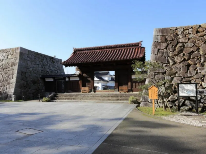 富山城天守與護城河 富山城天守與護城河