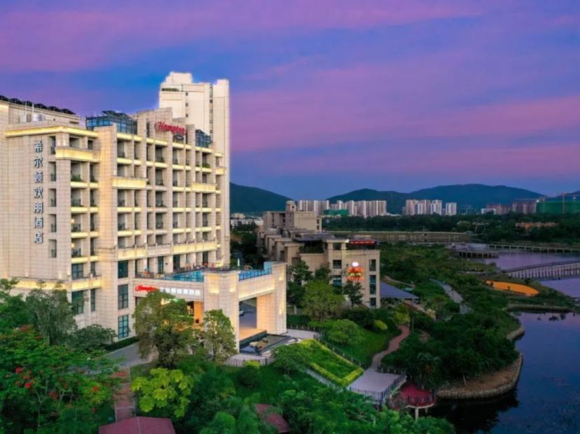 三亞未名湖公園希爾頓歡朋酒店