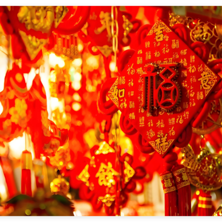 《五邑辦年貨+直航船》保證入住洲際酒店旗下品牌~江門智選假日酒店【翅湯煲大花膠(位上) +紅燒琉璃石岐乳鴿宴】【瓦罐古法荔枝柴燒鵝宴(每圍一隻燒鵝+半隻古法燜鵝)】【任吃五洞牛肉火鍋】江門中純玩2天團