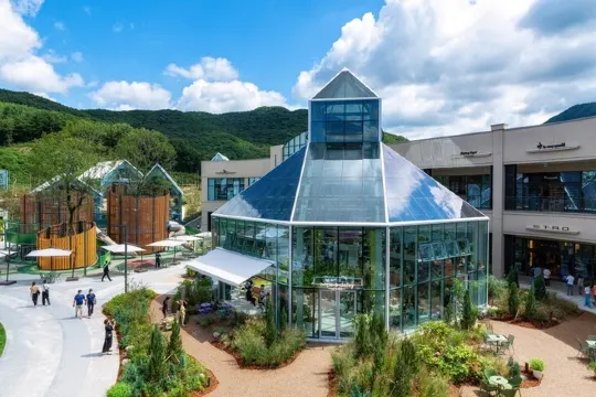 樂天Premium Outlet Time Villas夢幻玻璃屋