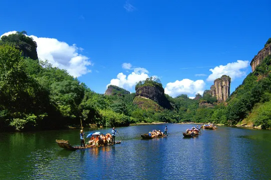 乘竹筏漫遊九曲溪