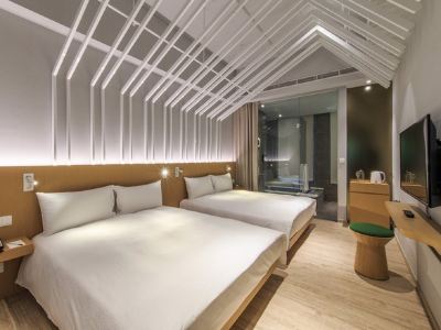 台北+宜蘭溫泉玩樂體驗5天團  一晚宜蘭溫泉酒店(房內浸溫泉)《幾米廣場、溪和水產觀光工廠、望龍埤風景區、冬山河親水公園玩樂體驗》