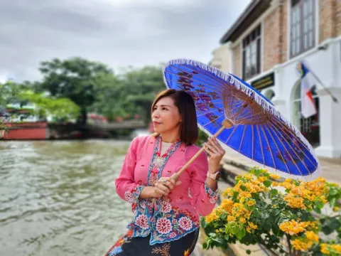 小娘惹服裝漫游馬六甲古城