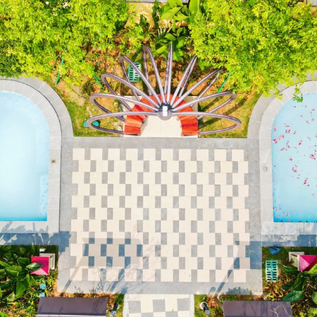 《嬉水樂逍遙》2.5公里超長威尼斯親水泳道 保證入住新興悅天下生態度假區~悅天下溫泉酒店(別墅客房)【堂煮鮑魚大蝦火焰魚宴】【臻鮮白玉海鮮冬瓜盅】新興純玩2天團