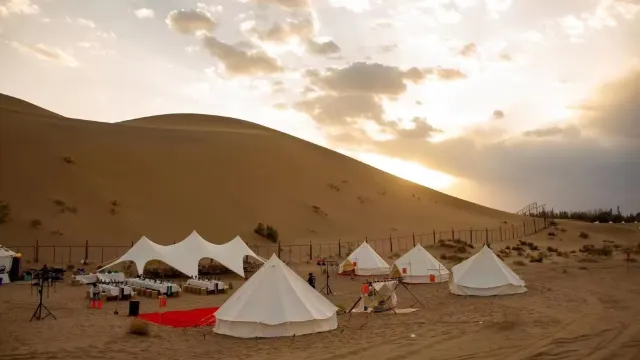 鳴沙山觀日出享用早餐